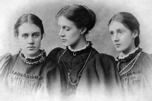 Stella, Vanessa and Virginia Stephen, c.1896 (b/w photo)  from English Photographer