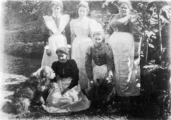 Sophia Farrell and maids from English Photographer