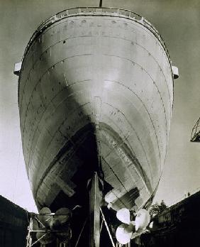 View of the RMS Queen Elizabeth, 1942 (b/w photo) 