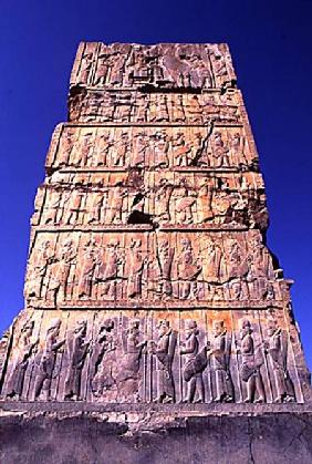 West entrance to the Hundred Column Hall, depicting rows of dignitaries supporting the King at the t