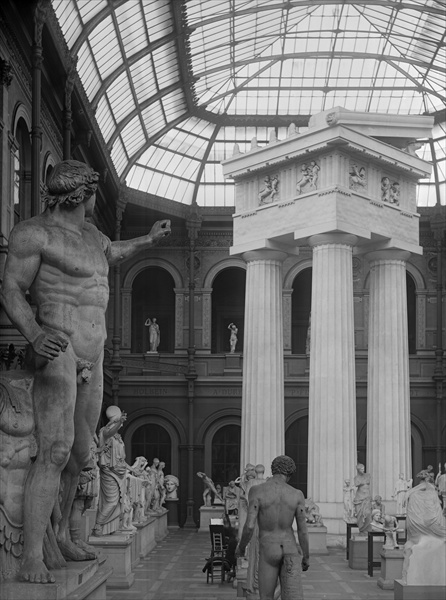 Ecole Nationale des Beaux-Arts, Palais des Etudes, the glass courtyard, c.1890-99 (b/w photo)  from Adolphe Giraudon