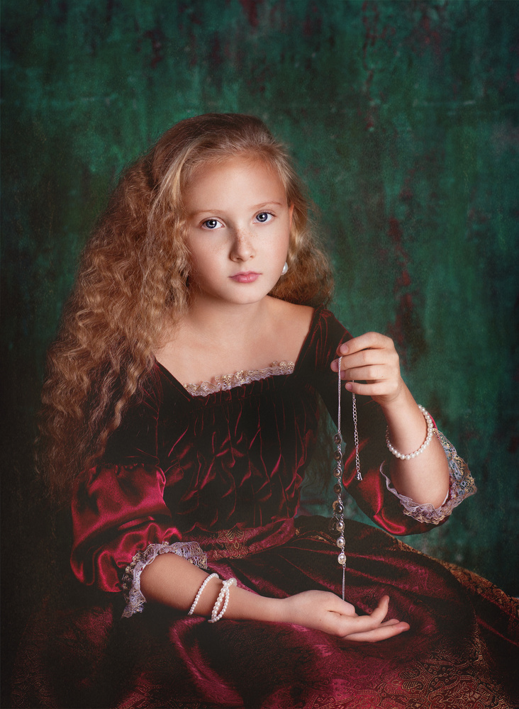 Porträt eines Mädchens mit Halskette from Alina Lankina