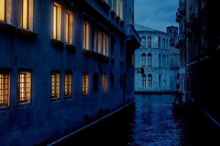 Kanäle von Venedig bei Nacht