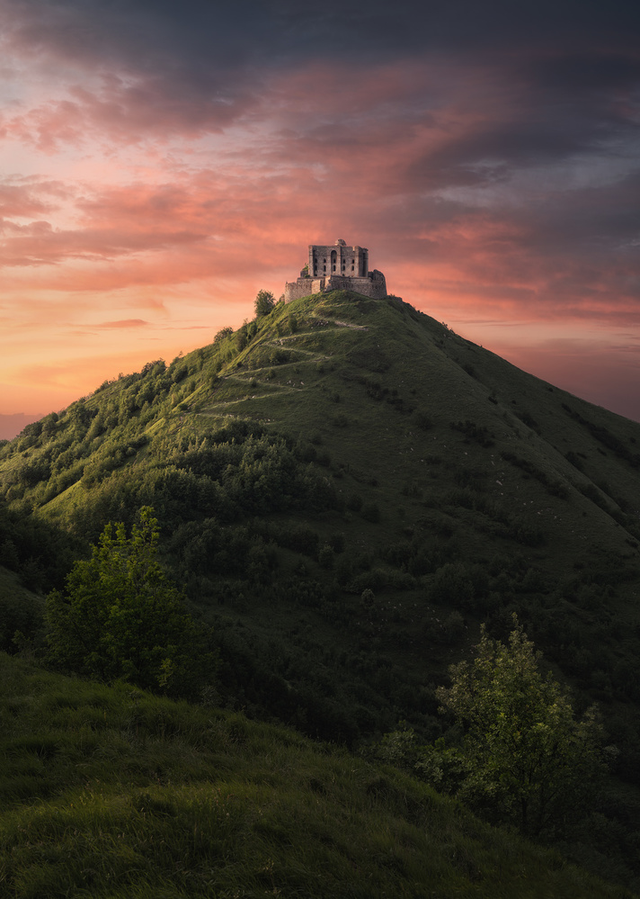Die Burg auf dem Hügel from Andrea Zappia