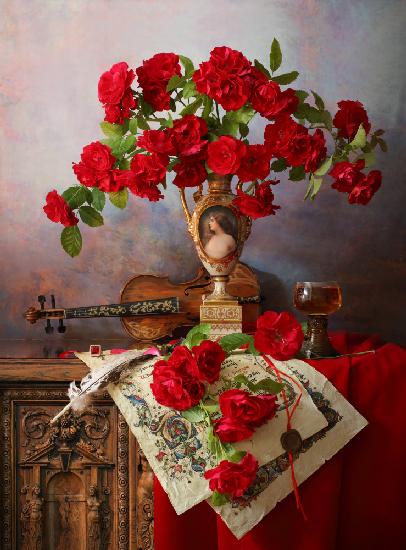 Stillleben mit Geige und roten Rosen