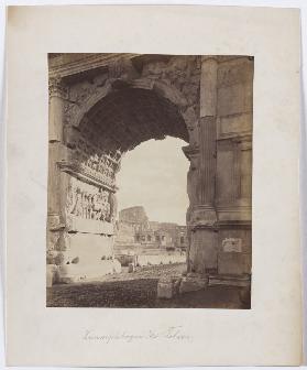 Rom: Blick durch den Titusbogen auf das Kolosseum