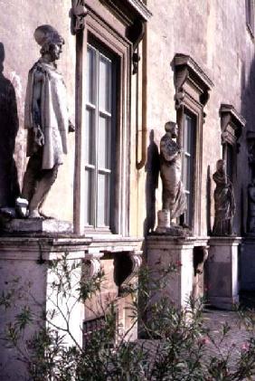 View of the garden detail of antique statues surrounding the piazza
