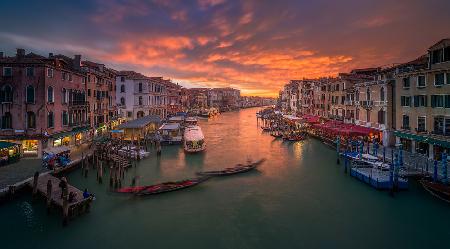 Canal Grande bei Sonnenuntergang,Blick von der Rialtobrücke,Venedig.