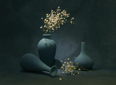 Antike Vase mit Blumen