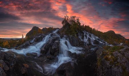 Lofoten-Wasserfall