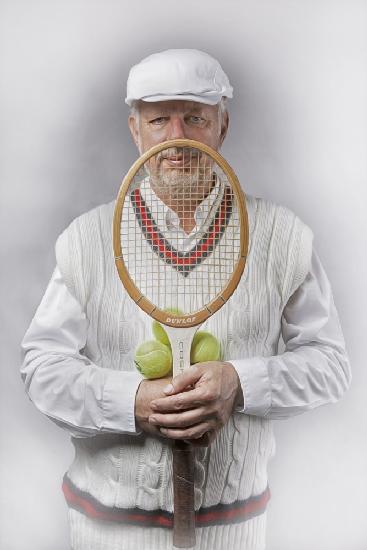 Altmodischer männlicher Tennisspieler