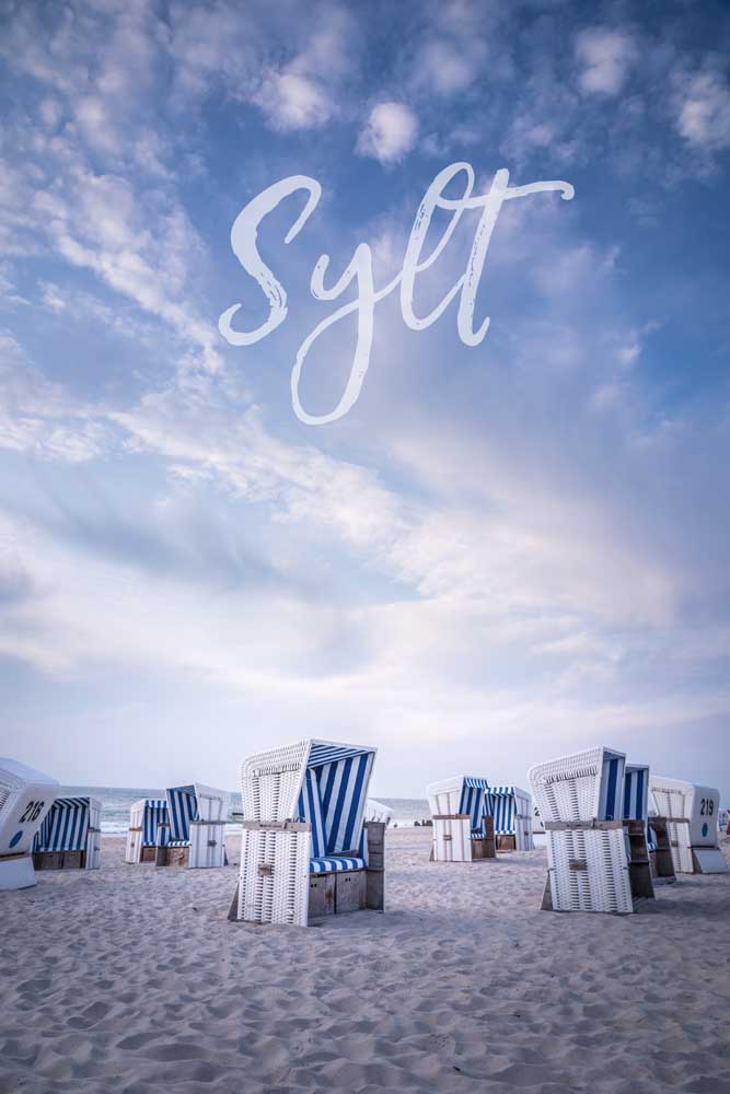 Sommerabend mit Strandkörben mit Schriftzug Sylt from Christian Müringer