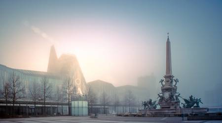Augustusplatz mit Nebel im Sonnenaufgang