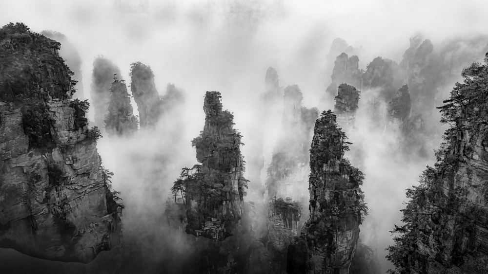 Berggipfel ragen in den Himmel from Dennis Zhang