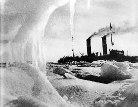 Eisbrecher Krassin im Eis der Arktis