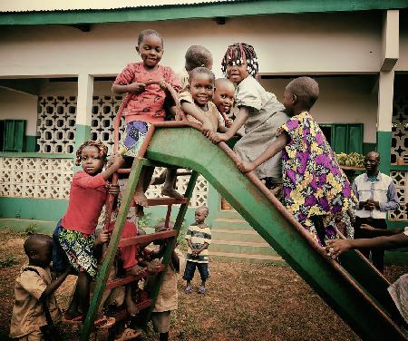Spielen an einer beninischen Schule