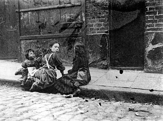 London Slums, Twine Court from English School