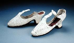 Pair of white shoes, c.1590s (suede)