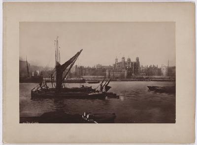 London: Blick über die Themse auf den Tower