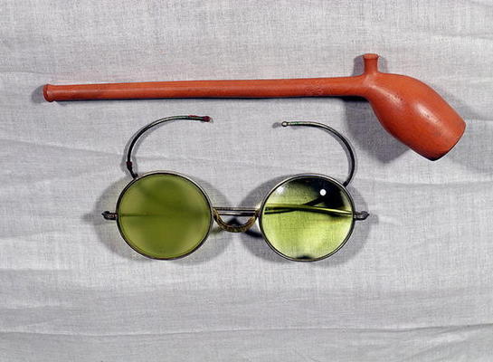 Pair of glasses and pipe belonging to Claude Monet (1840-1926) 19th-20th century (photo) from French School