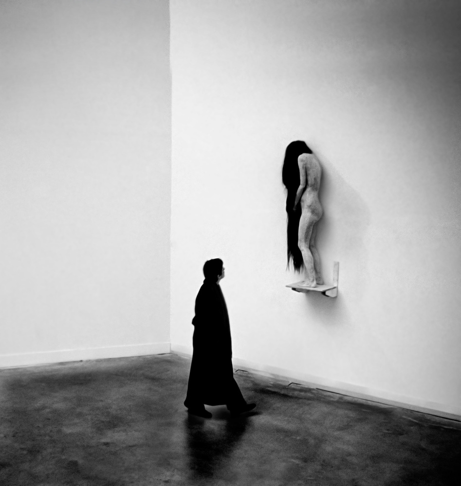 Der Mann und die Statue. Biennale von Venedig from Giovanni Cavalli