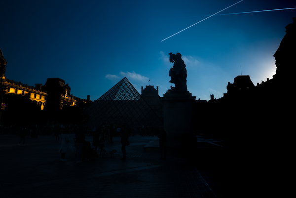Shadows of the Louvre from Guilherme Pontes