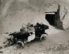 Lord Carnarvon''s first visit to the Valley of the Kings: Lord Carnarvon (1866-1923) and party in a 