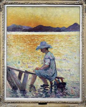 Saint Tropez, Sonnenuntergang Eine Frau sitzt mit den Füßen im Wasser am Ufer. Gemälde von Henri Man