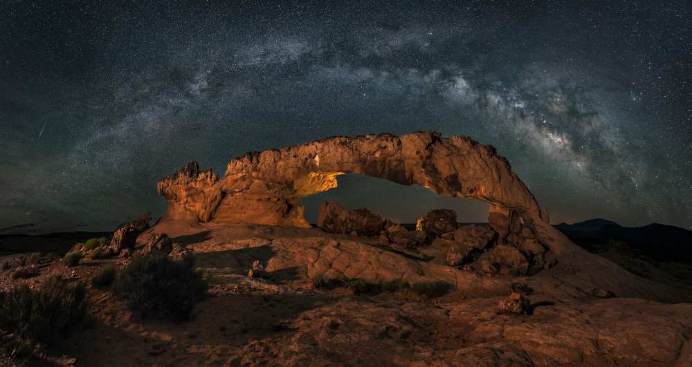 Milky way over the Sunset Arch from Hua Zhu