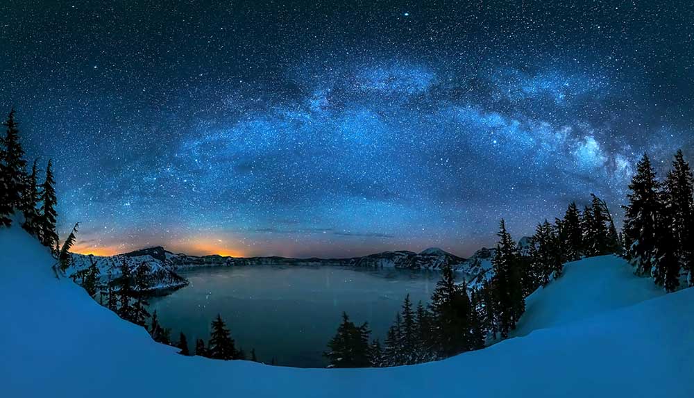 Sternennacht über dem Crater Lake from Hua Zhu