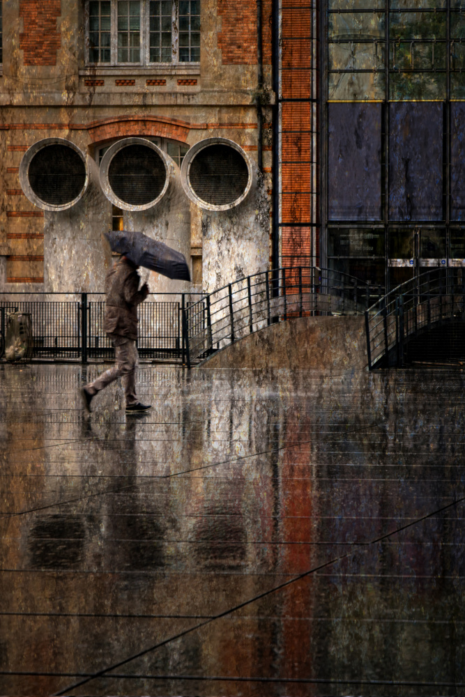 Unter dem Regen in Beaubourg from Isabelle DUPONT