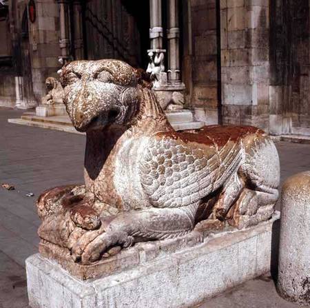 Griffin lying on a plinth from Scuola pittorica italiana