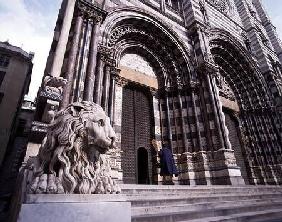 Facade of the Cathedral of San Lorenzo photo)