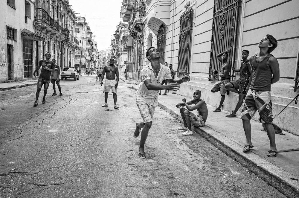 Straßenspiele in Havanna from Itzik Einhorn