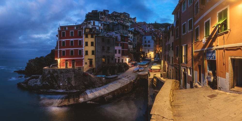 Cinque Terre – Raues Riomaggiore from Jean Claude Castor