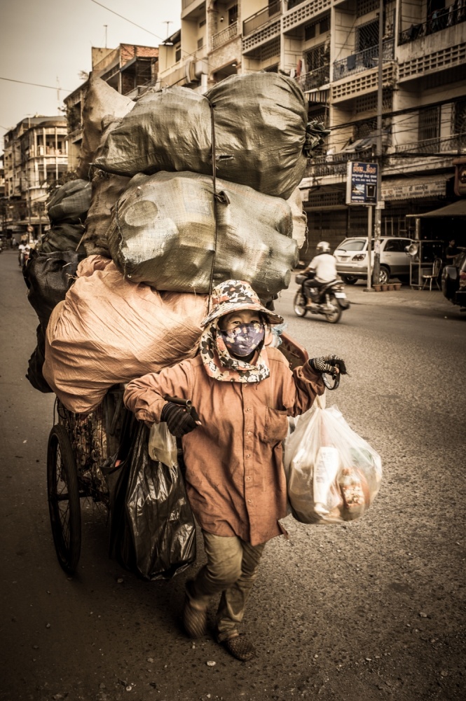 Mein Leben tragen – Phnom Penh – Kambodscha from Jean-Francois Perigois