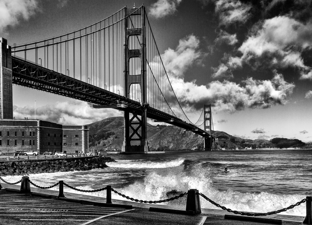 Surfen unter der Golden Gate Bridge from Jois Domont ( J.L.G.)