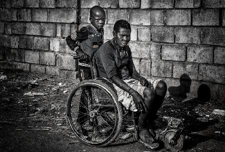 Behinderte Frau in einem Slum in Juba,Südsudan