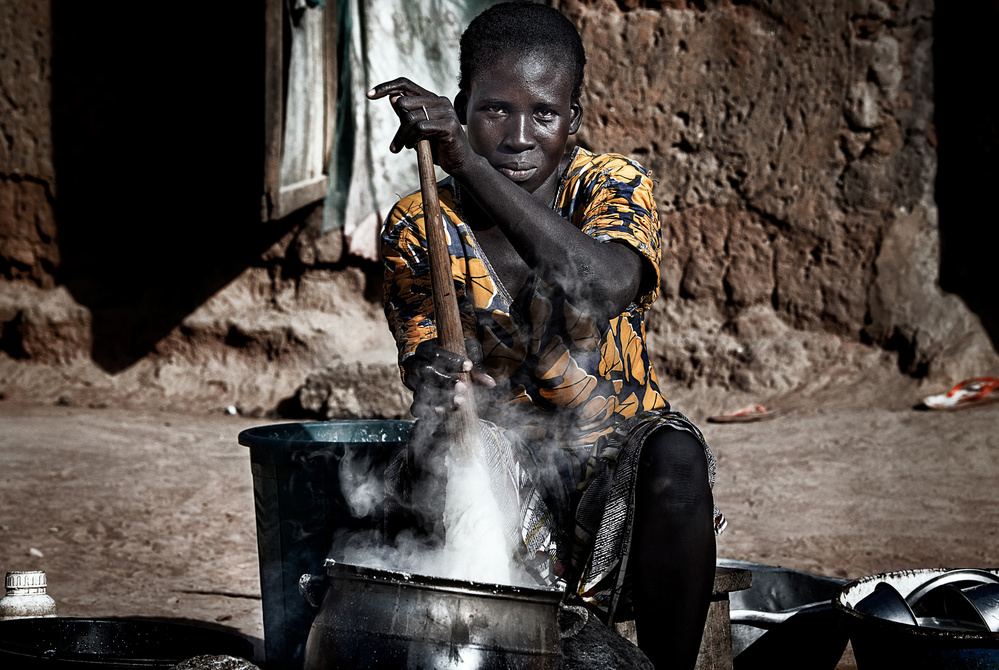 Essen für ihre Kinder zubereiten – Benin from Joxe Inazio Kuesta Garmendia