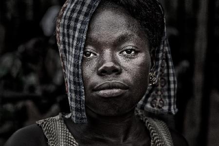 Frau auf einem Markt in Benin.