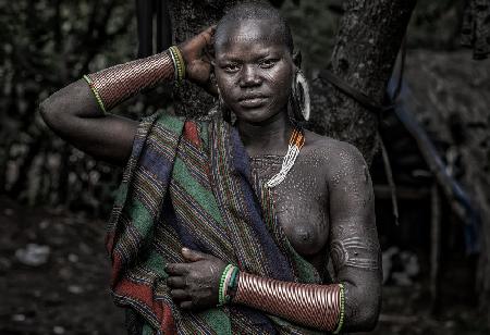 Frau vom Surmi-Stamm - Äthiopien