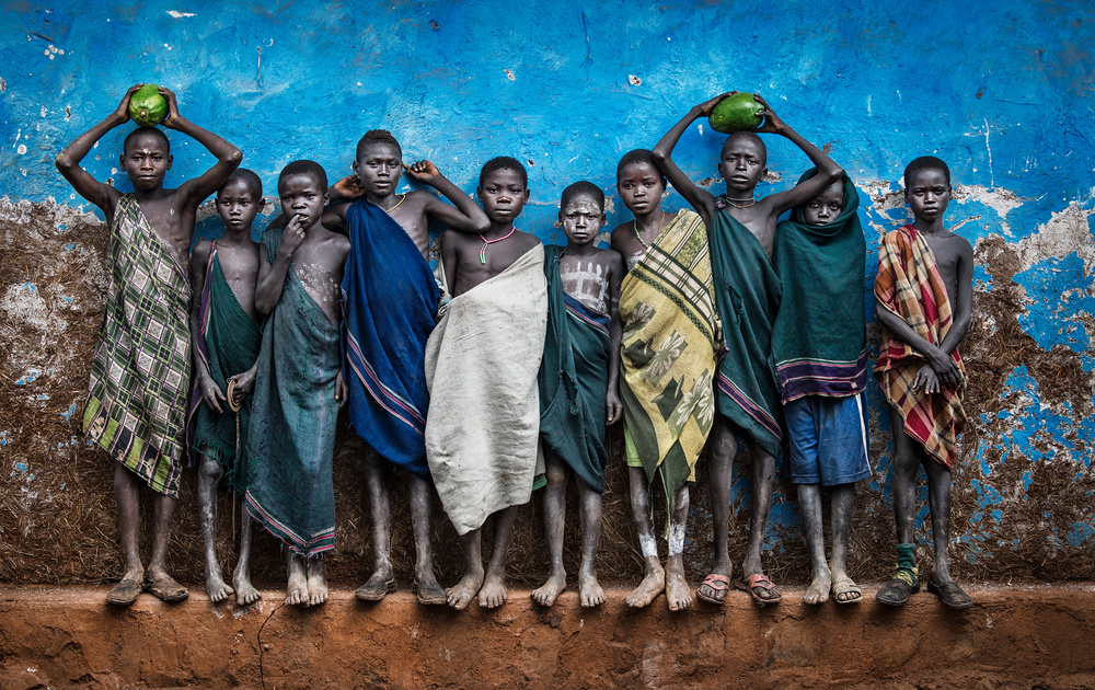 Kinder des Surma-Stammes posieren für das Foto – Äthiopien from Joxe Inazio Kuesta Garmendia