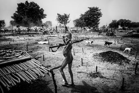Nachahmung ihrer Ältesten – Lager Mundari im Südsudan