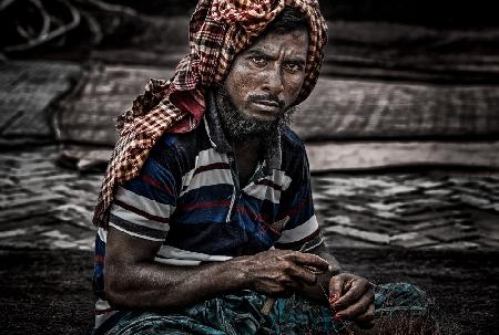 Nähen von Fischernetzen – Bangladesch