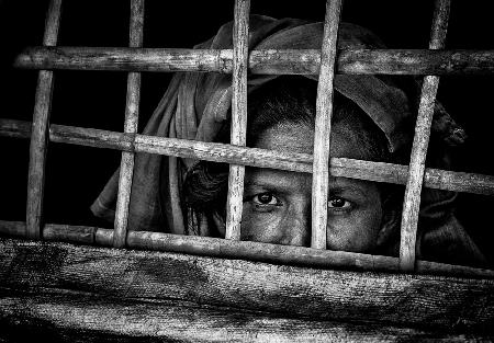 Rohingya-Frau in ihrem Haus – Bangladesch