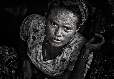 Rohingya-Frau in ihrem Haus – Bangladesch
