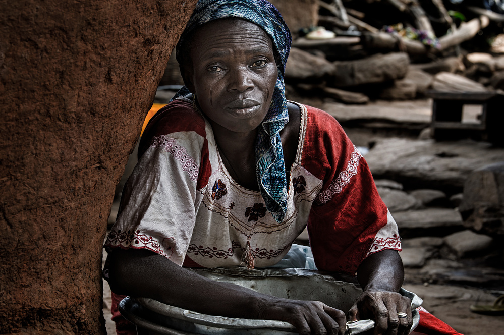 Traurigkeit in ihren Augen – Benin from Joxe Inazio Kuesta Garmendia
