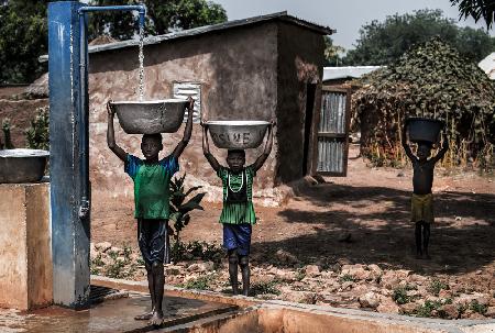 Wasserversorgung in einem Dorf in Benin