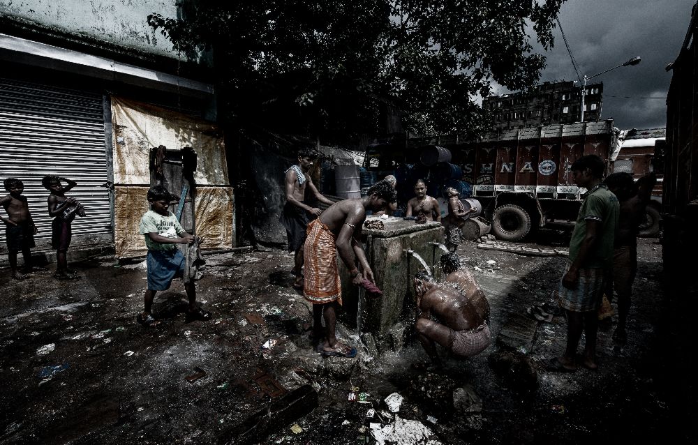 Having a shower in the street - Colcatta - India from Joxe Inazio Kuesta