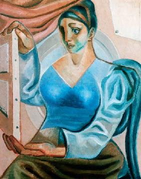 Frau beim Betrachten eines Gemäldes.